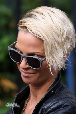 Girls_Aloud_visit_the_LWT_studios_in_London_24_10_08_283029.jpg