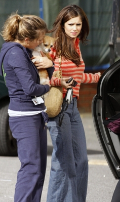 Kimberley_and_Cheryl_arriving_at_the_X-Factor_show_rehearsals_101008_1.jpg