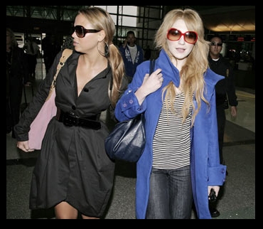 Kimberley2C_Cheryl___Nicola_arriving_at_Heathrow_Airport_20_02_08_285829.jpg
