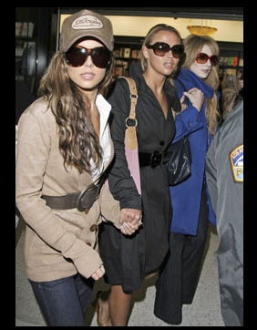 Kimberley_Cheryl__Nicola_arriving_at_Heathrow_Airport_20022008_28.jpg
