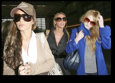 Kimberley_Cheryl__Nicola_arriving_at_Heathrow_Airport_20022008_31.jpg