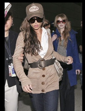 Kimberley_Cheryl__Nicola_arriving_at_Heathrow_Airport_20022008_32.jpg