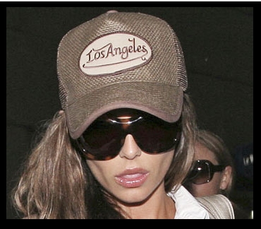 Kimberley_Cheryl__Nicola_arriving_at_Heathrow_Airport_20022008_33.jpg