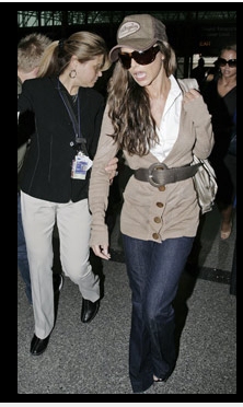 Kimberley_Cheryl__Nicola_arriving_at_Heathrow_Airport_20022008_34.jpg
