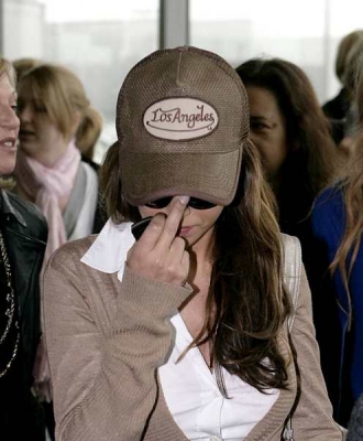 Kimberley_Cheryl__Nicola_arriving_at_Heathrow_Airport_20022008_39.jpg