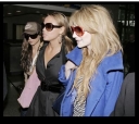 Kimberley_Cheryl__Nicola_arriving_at_Heathrow_Airport_20022008_29.jpg