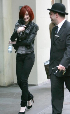 Nicola_Roberts_carrying_her_puppy_outside_her_hotel_22_12_08_1.jpg