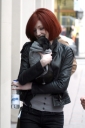 Nicola_Roberts_carrying_her_puppy_outside_her_hotel_22_12_08_28429.jpg