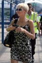 Имя файла=Sarah_and_Cheryl_at_London_City_Airport_09_06_08_281229.jpg
Размер файла=665КБ
Размеры=2336x3504
Дата=Апр 14, 2012 Sarah_and_Cheryl_at_London_City_Airport_09_06_08_281229.jpg