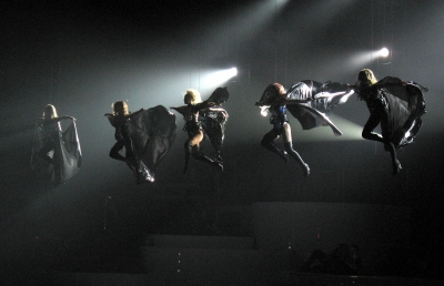 Tangled_Up_Tour_-_Odyssey_Arena_Belfast_Ireland_030508_2.jpg