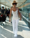 Cheryl_arriving_in_London_from_LA_-_5_10_07_10.jpg
