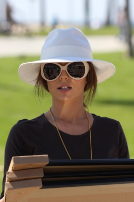 Cheryl_out_and_about_in_LA_01_10_07_288029.jpg