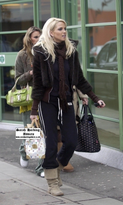 Girls_Aloud_Having_Lunch_At_Wagamama_and_shopping_in_Camden_23_02_05_281029.jpg