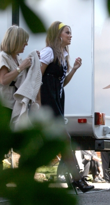 Girls_Aloud_on_the_set_of_St__Trinians2C_Dorset_19_04_07_281429.JPG