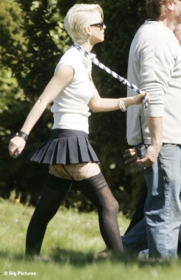 Girls_Aloud_on_the_set_of_St__Trinians2C_Dorset_19_04_07_282129.JPG