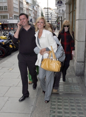 Girls_Aloud_-_Before_the_Sketch_gig_17102007_11.jpg