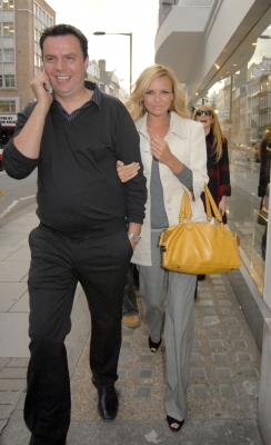 Girls_Aloud_-_Before_the_Sketch_gig_17102007_13.jpg