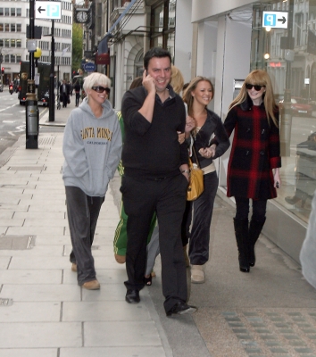 Girls_Aloud_before_the__Sketch__gig_17_10_07_282629.jpg