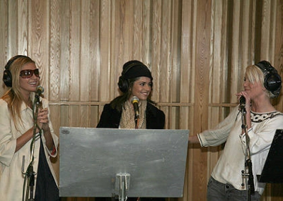 Girls_Aloud_at_Live_Lounge_23_11_07_Pics_from_the_radio_1_4.jpg