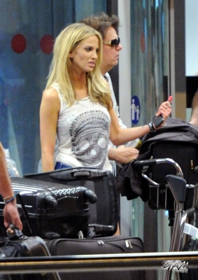 Sarah_Harding_arriving_at_the_airport_in_Ibiza_01_07_12_283229.jpg