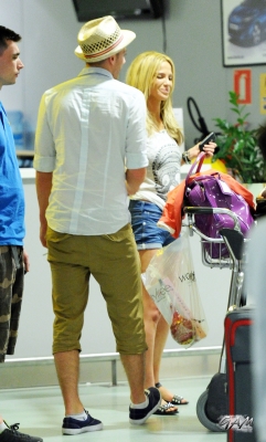 Sarah_Harding_arriving_at_the_airport_in_Ibiza_01_07_12_283929.jpg