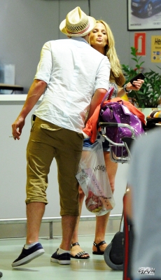 Sarah_Harding_arriving_at_the_airport_in_Ibiza_01_07_12_284129.jpg