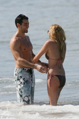 Nadine_Coyle_-_On_holiday_in_Hawaii_15.jpg
