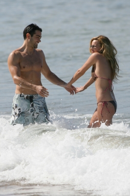 Nadine_Coyle_-_On_holiday_in_Hawaii_16.jpg