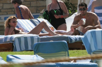 Nadine_Coyle_-_On_holiday_in_Hawaii_31.jpg