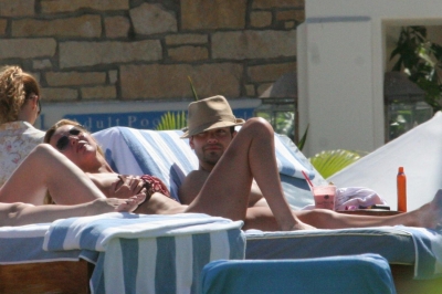 Nadine_Coyle_-_On_holiday_in_Hawaii_37.jpg