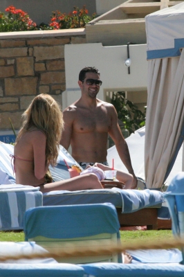Nadine_Coyle_-_On_holiday_in_Hawaii_42.jpg