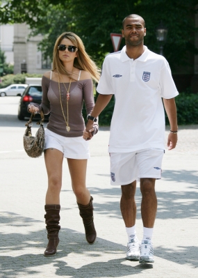 Cheryl_and_Ashley_walking_in_Baden_Baden_010706_19.jpg