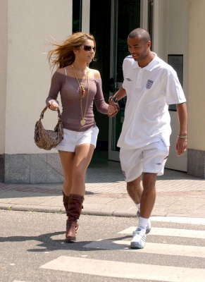 Cheryl_and_Ashley_walking_in_Baden_Baden_010706_2.jpg
