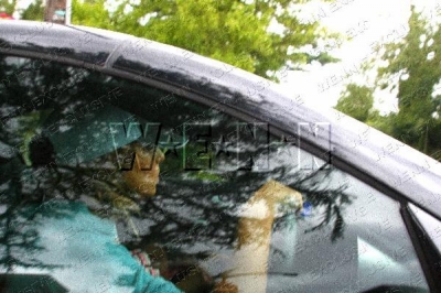 Cheryl_Driving_In_London_With_No_Number_Plate_020806_3.jpg