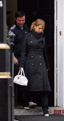 Cheryl_Tweedy_visiting_a_clinic_on_Harley_Street2C_London_19_04_06_282029.jpg