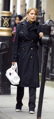 Cheryl_Tweedy_visiting_a_clinic_on_Harley_Street2C_London_19_04_06_282229.jpg