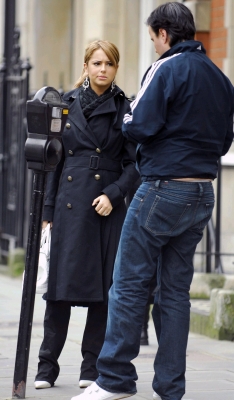 Cheryl_Tweedy_visiting_a_clinic_on_Harley_Street2C_London_19_04_06_282329.jpg
