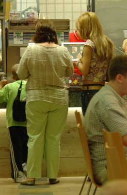 Cheryl_Tweedy_going_to_Mc_Donalds_Germany_240606_10.jpg