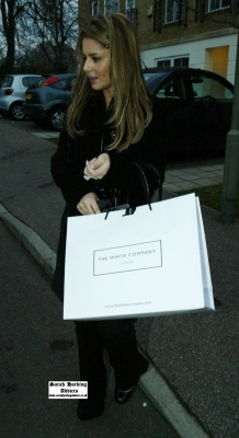 Girls_Aloud_go_to_Kims_house2C_leave_with_Xmas_Presents_19_12_06_281329.jpg