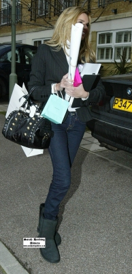 Girls_Aloud_go_to_Kims_house2C_leave_with_Xmas_Presents_19_12_06_283229.jpg