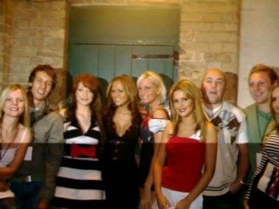 Girls_Aloud_Posing_With_Some_Fans_2006_2.jpg
