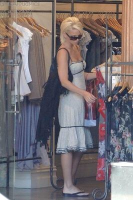 Kimberley___Nicola_shopping_along_Melbournes_Famous_Chapel_Street_27_02_06_283829.jpg