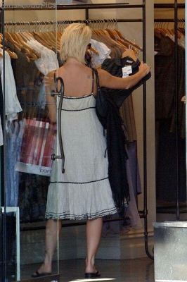 Kimberley___Nicola_shopping_along_Melbournes_Famous_Chapel_Street_27_02_06_283929.jpg