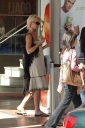 Sarah_Harding_shopping_in_Chapel_Street_Melbourne_270206_1.jpg