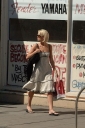 Sarah_Harding_shopping_in_Chapel_Street_Melbourne_270206_5.jpg