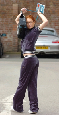 Nicola_Out__About_With_Her_Mother__Sister_150406_1.jpg