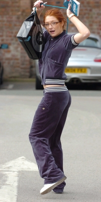 Nicola_Out__About_With_Her_Mother__Sister_150406_10.jpg