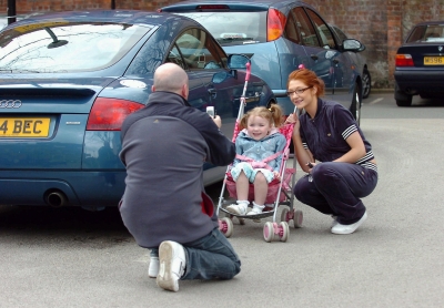 Nicola_Out__About_With_Her_Mother__Sister_150406_9.jpg