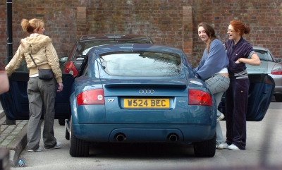 Nicola_Out___About_With_Her_Mother___Sister_15_04_06_281129.jpg