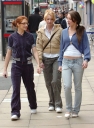Имя файла=Nicola_Out__About_With_Her_Mother__Sister_150406_8.jpg
Размер файла=492КБ
Размеры=1750x2381
Дата=Март 08, 2012 Nicola_Out__About_With_Her_Mother__Sister_150406_8.jpg